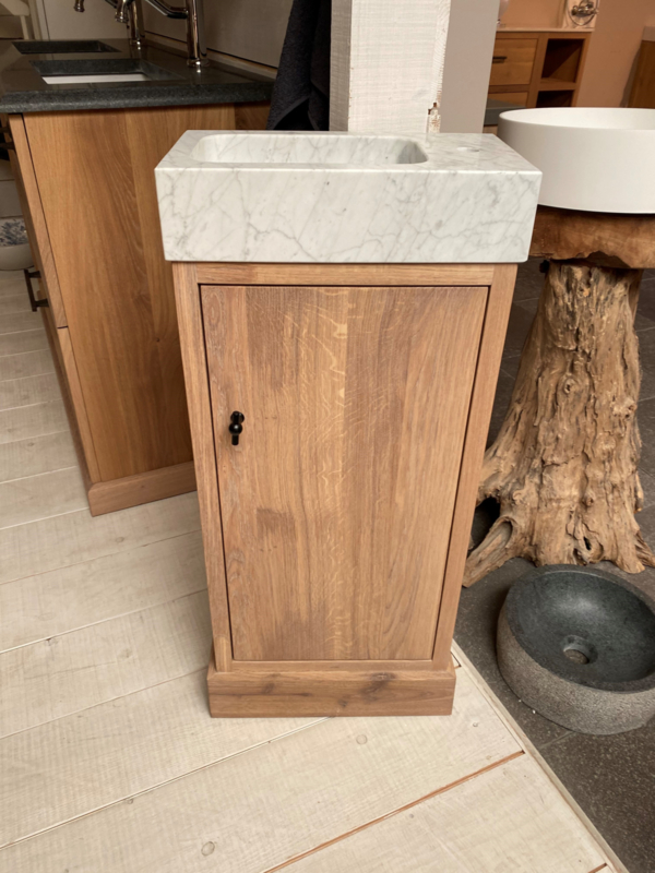 KSFM001 handenwasser meubel in eik met marmeren of granieten lavabo