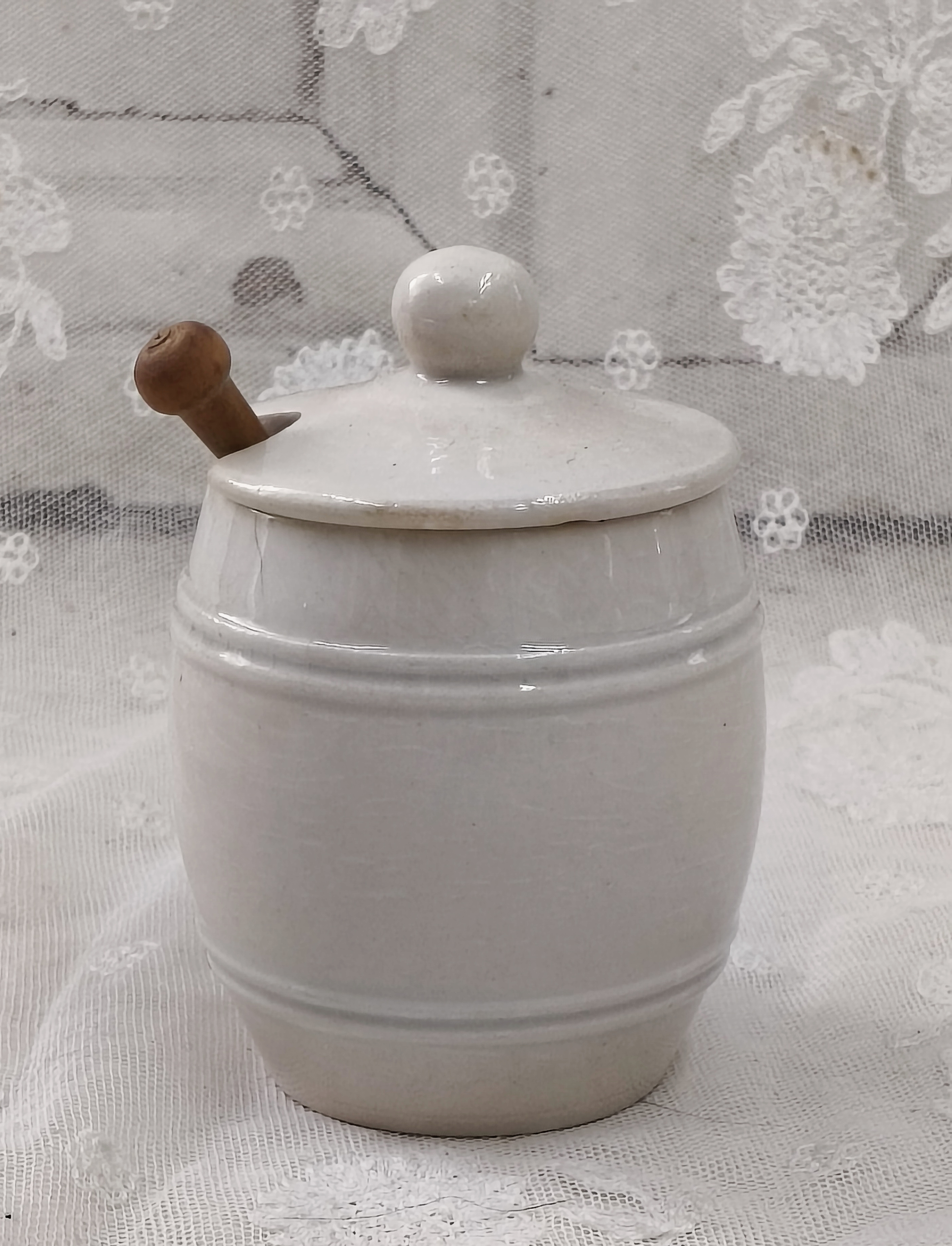 Oud mosterdpotje
