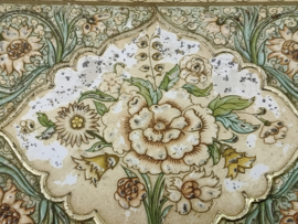 Oud gebloemd blikje 1