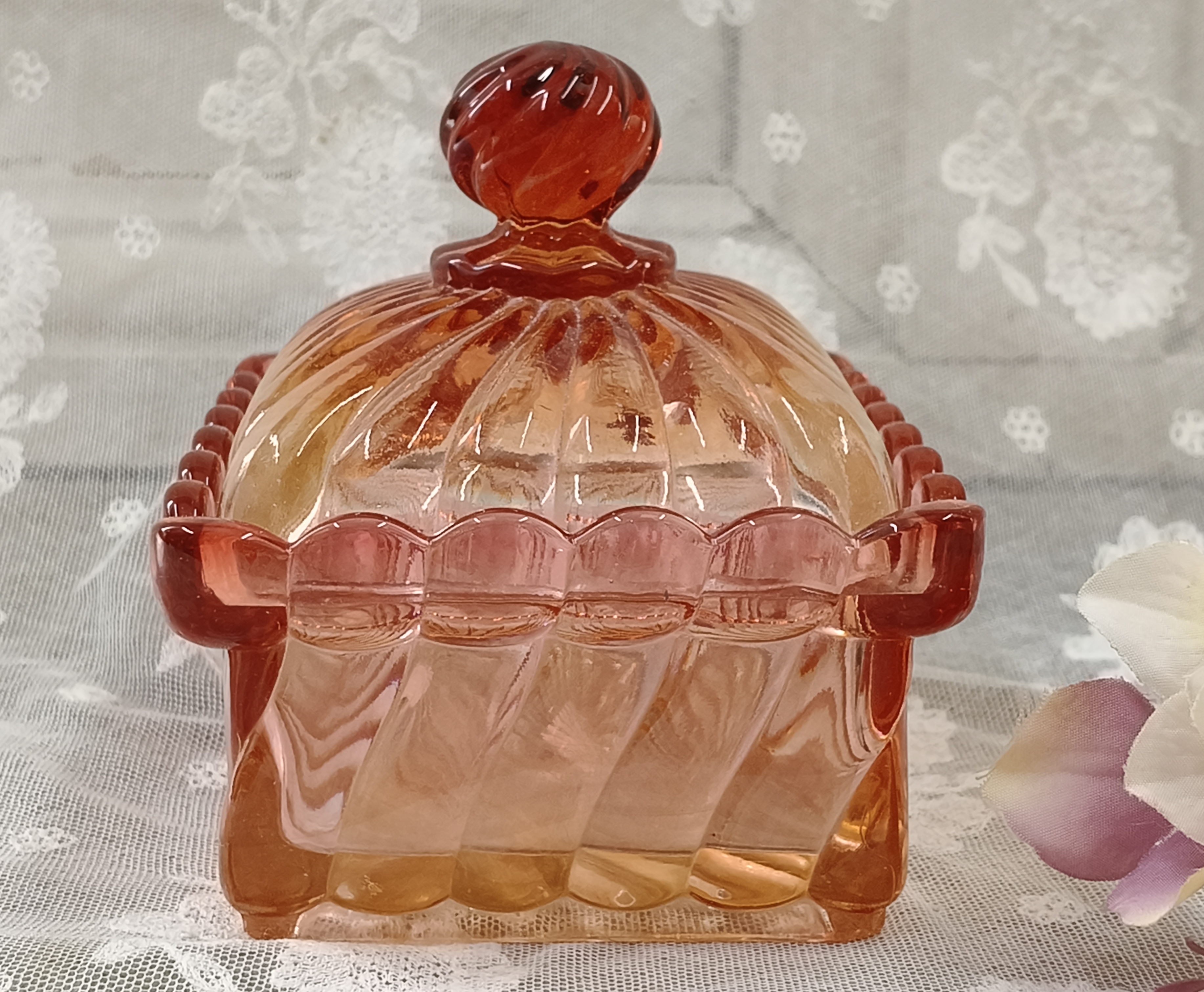 Oud opbergbakje