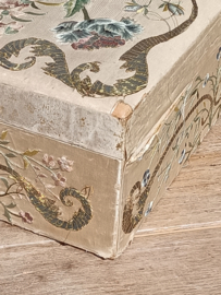 Oude Franse kist met embroidery VERKOCHT