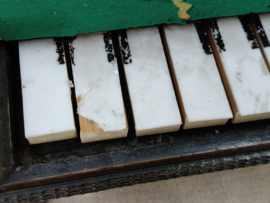 Oude kinder piano