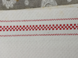 Oude theedoek geblokt randje