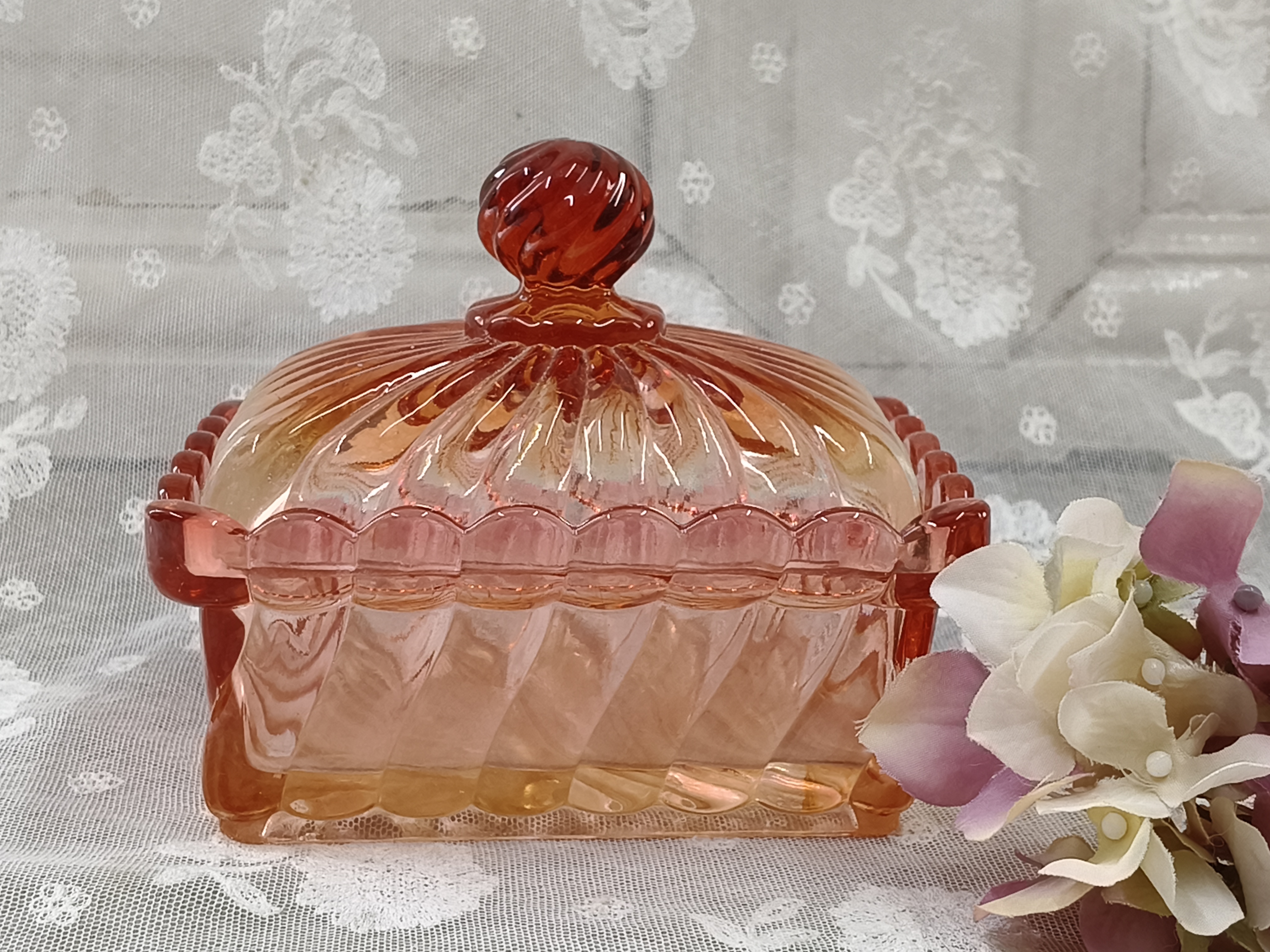 Oud opbergbakje