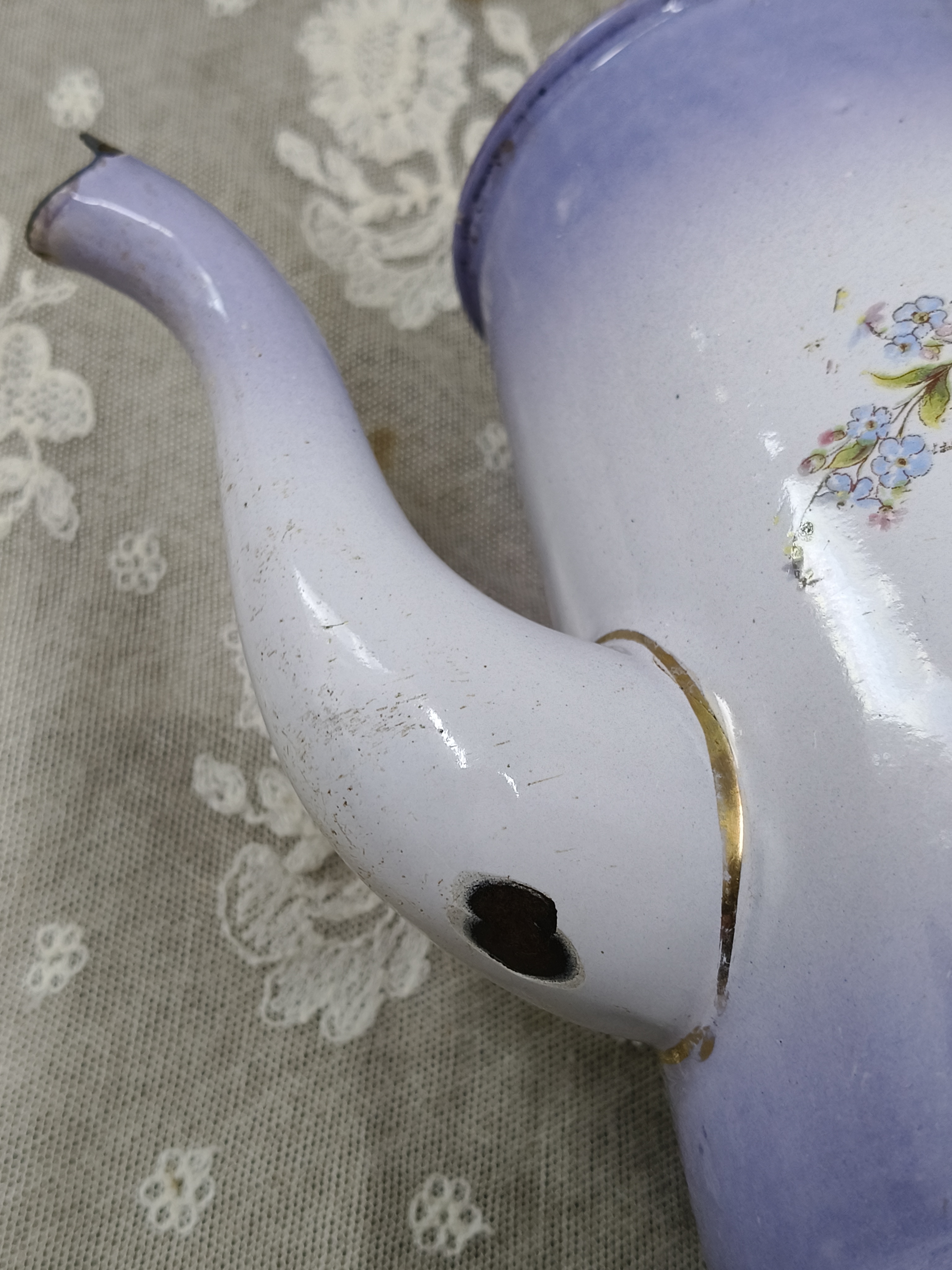 Oud emaille paars koffiepotje