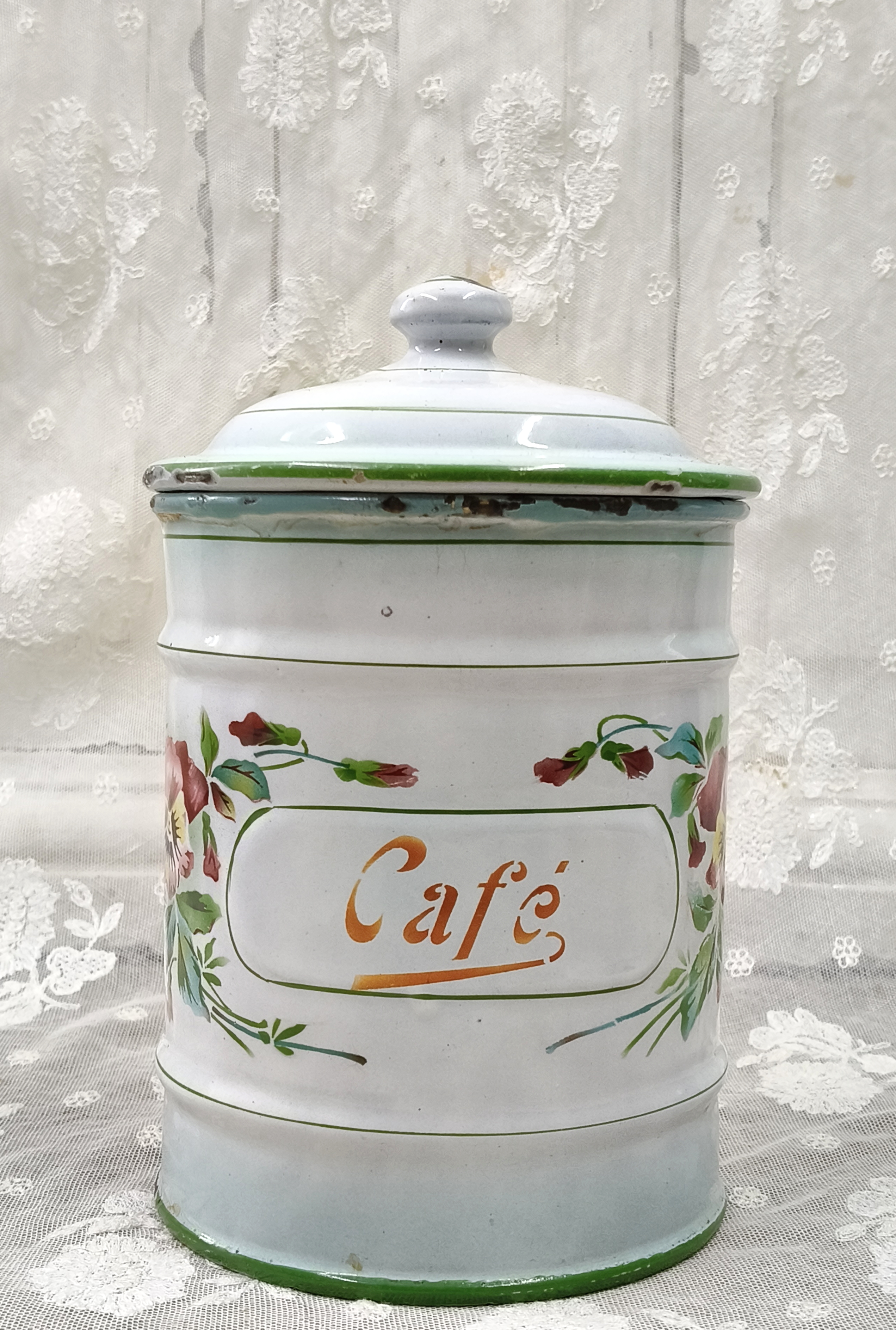 Oud emaille voorraadbus Cafè, Japy