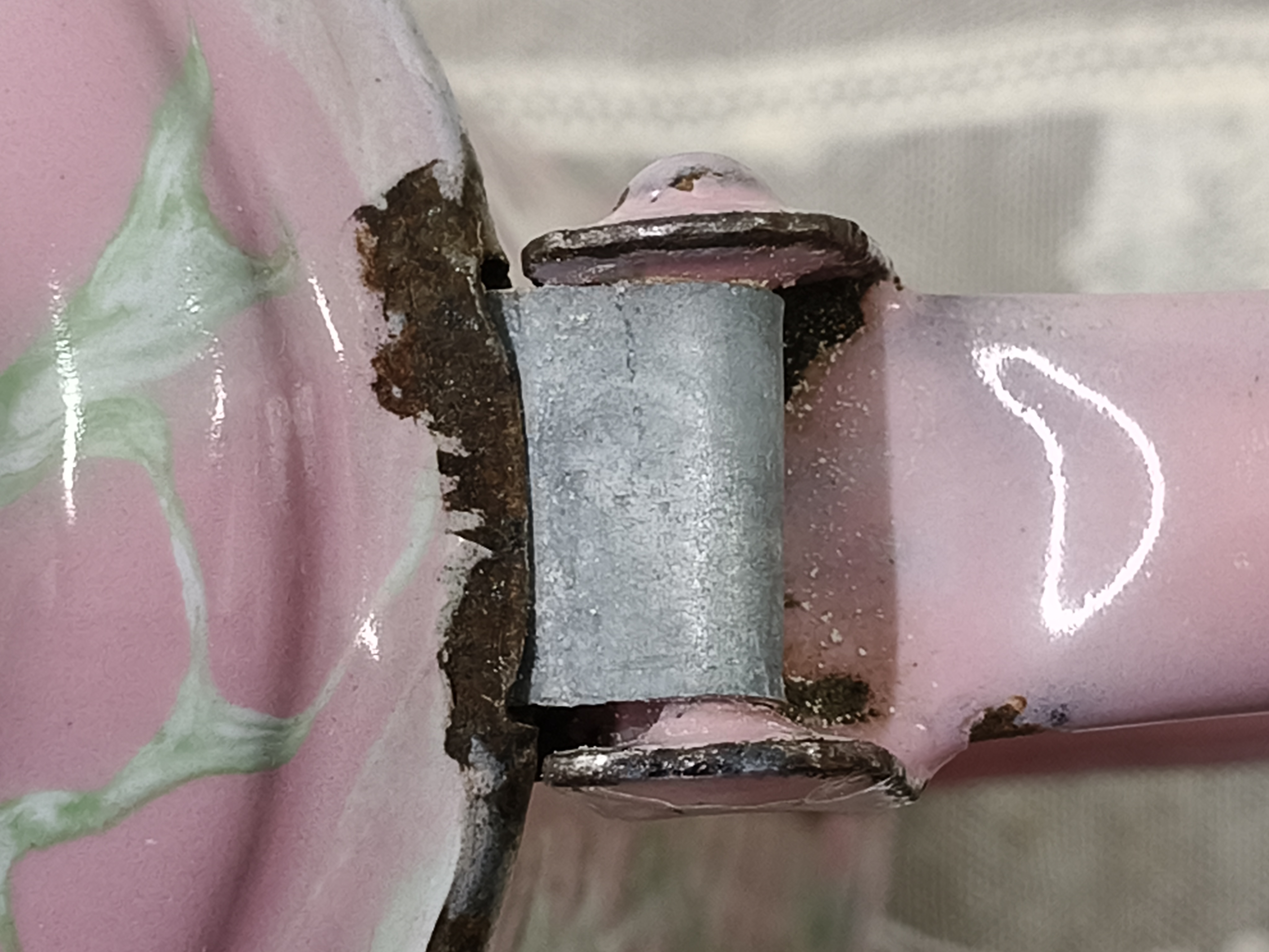 Oud emaille koffiepot, roze met groen