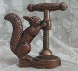 oude bronzen notenkraker eekhoorn VERKOCHT