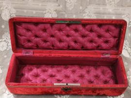 Oud rood velours handschoenen kistje