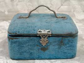 Oud blauw velours doosje