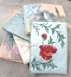 Oude lingeriehoes klaproos