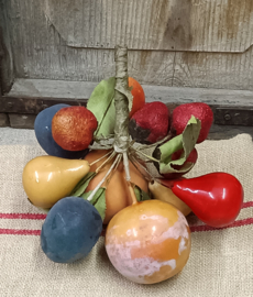 Oud trosje fruit VERKOCHT