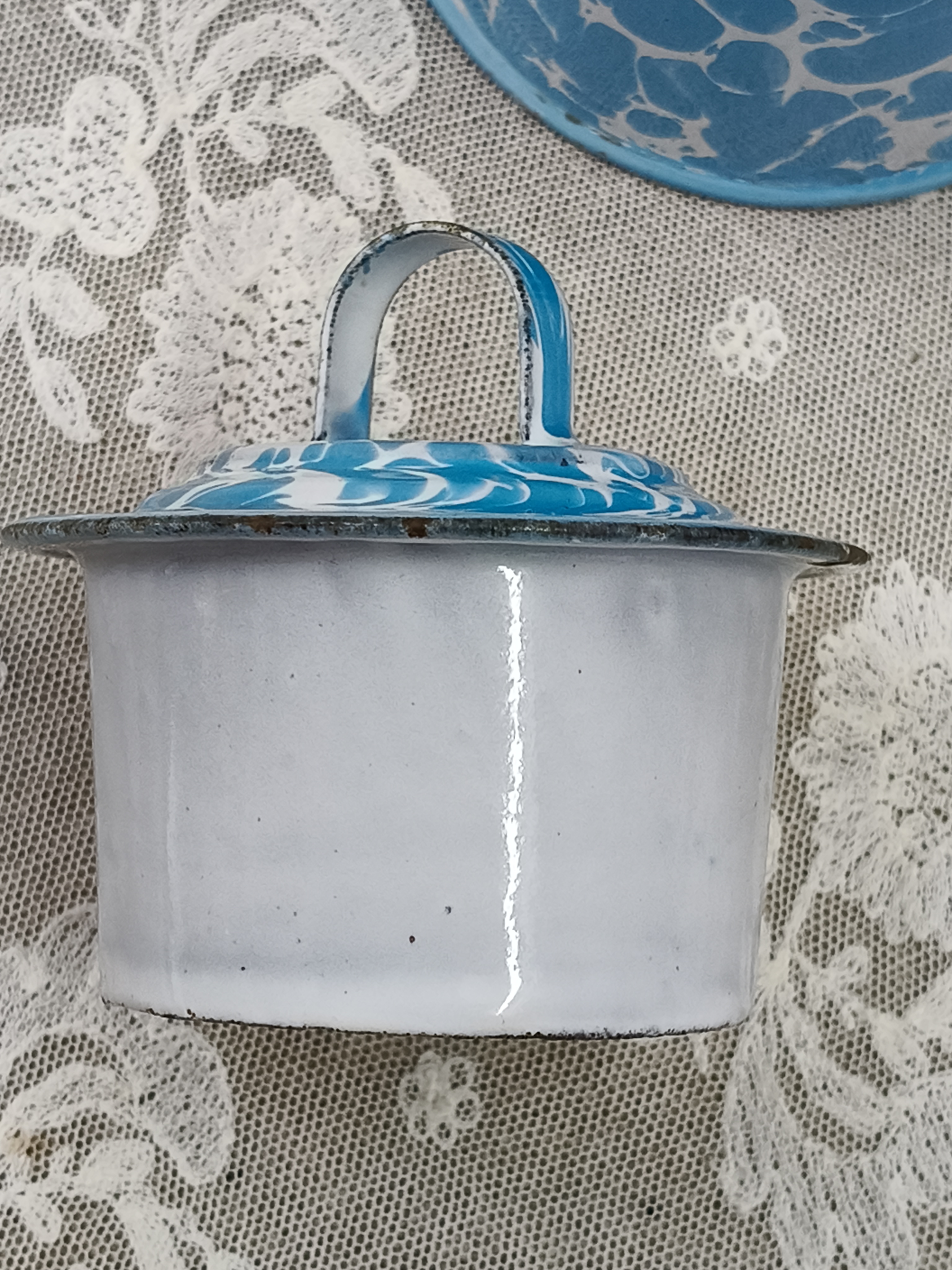 Oud mini melkbusje