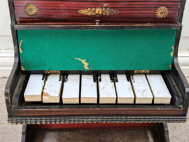 Oude kinder piano