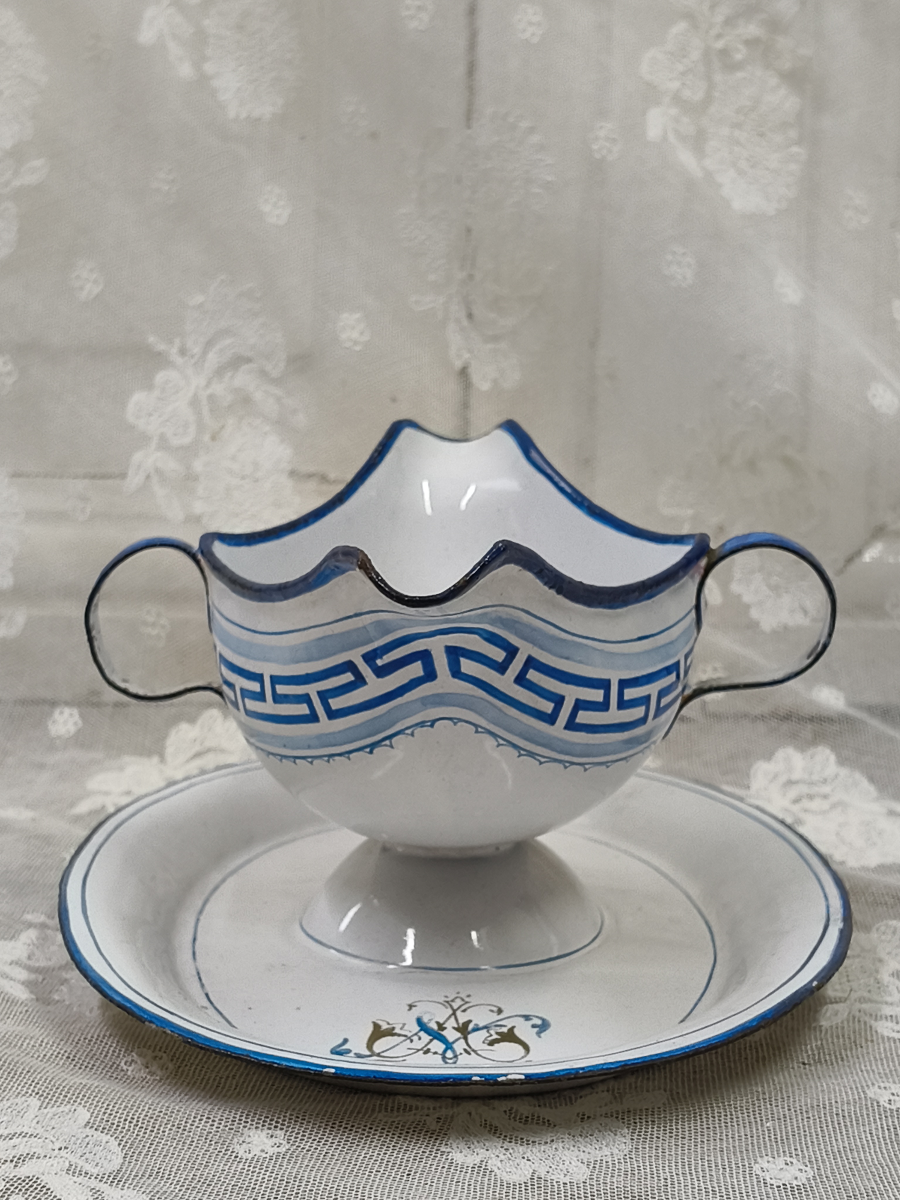 Oud emaille sauskom met monogram