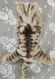 2 oude poes knuffels