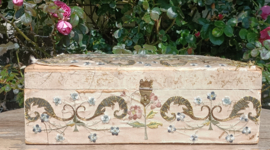 Oude Franse kist met embroidery VERKOCHT