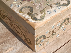 Oude Franse kist met embroidery VERKOCHT