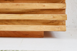 Massief tv-lowboard  150 cm acaciahout met een uitgebreid front