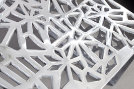 Handgemaakte salontafel ABSTRACT 60cm aluminium, zilverkleurig in het spleetdesign