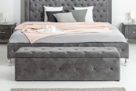Elegante bedbank EXTRAVAGANCIA 140 cm antiek grijs Chesterfield design