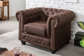 Chesterfield fauteuil 105cm vintage bruin met knoopsluiting en veerkern