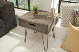 Retro bijzettafel SCORPION 50 cm grijs mangohouten haarspeldpoten met lade