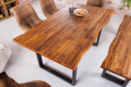 Massieve boomstam eettafel GENESIS 140cm acacia boomrand onderstel