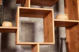 Massief houten boekenkast CUBUS 190cm acaciahoning afwerking metalen poten zwarte staande plank