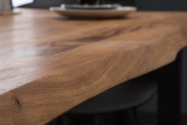 Massieve boomstam eettafel MAMMUT 140 cm wilde acacia 2,6 cm plaat industriële slede onderstel