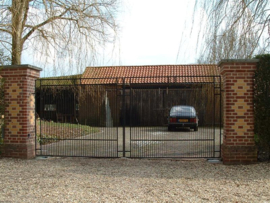 Moderne inrijpoort Mekkersteeg Horssen