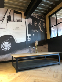 Bedrijfskantine met staal in interieur