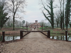 Dubbele slagboom Limburgs Landschap - Kasteel Ruïne Bleijenbeek