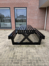 Picknicktafel van staal