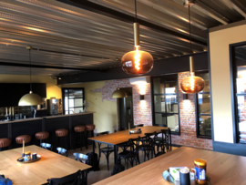 Bedrijfskantine met staal in interieur