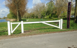 Klappoort zelfsluitend, passend bij de slagboom