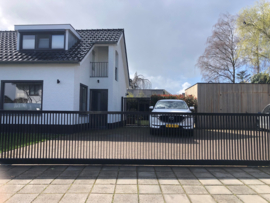 Moderne schuifpoort met stripvulling Druten