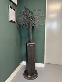 Stalen boom als kunstobject