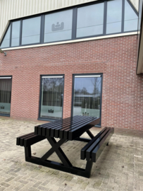 Picknicktafel van staal
