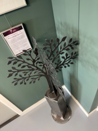 Stalen boom als kunstobject