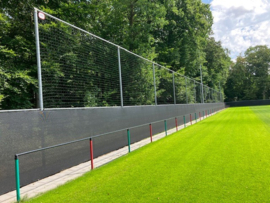 Ballenvangernetten en hekwerk met winddoek N.E.C. Nijmegen