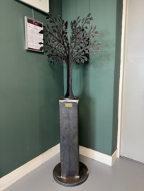 Stalen boom als kunstobject