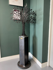 Stalen boom als kunstobject