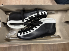 Noren schaatsen maat 36 – nieuw (magazijnveroudering)