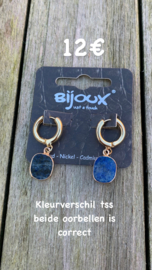 Oorbellen goud met blauwe steen