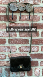 fluffy groen tasje met gouden sluiting