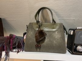 Donkere khaki handtas met pompon