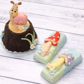 Katy Sue Garden Snail (sugar buttons)