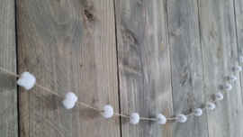DIY winter pompon slinger