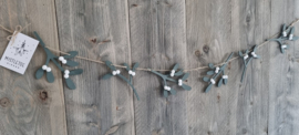 DIY  mistletoe slinger